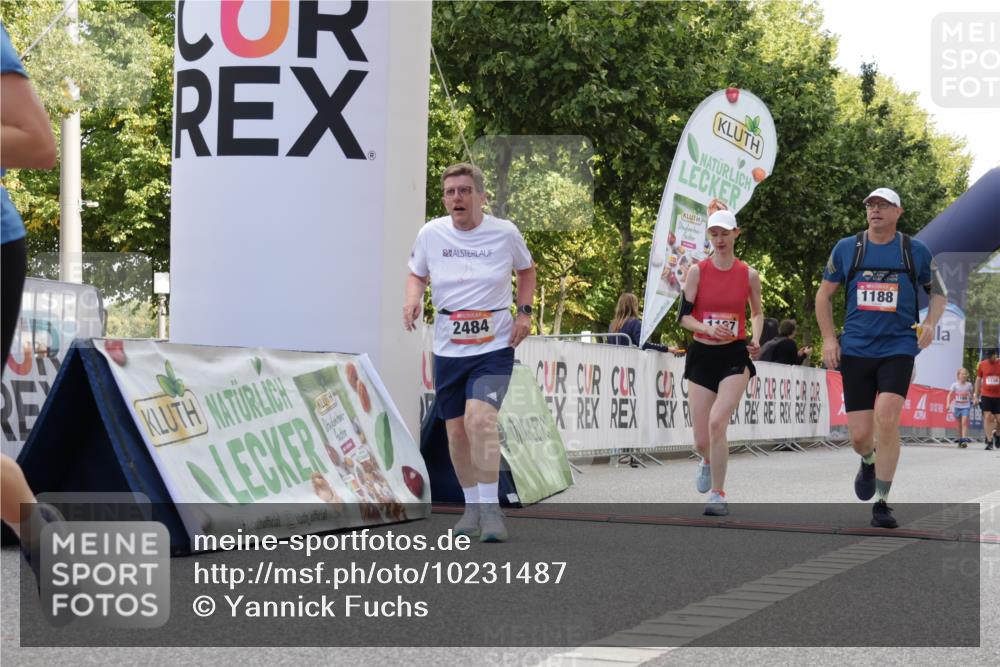 06.09.2026 - CURREX Alsterlauf Yannick Fuchs http://msf.ph/oto/10231487 06.09.2026 11:57:36 Ziel 1154, 1174, 1187, 1188, 1193, 2484 meine-sportfotos.de