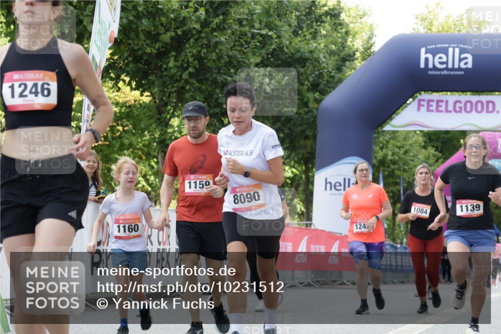 06.09.2026 - CURREX Alsterlauf Yannick Fuchs http://msf.ph/oto/10231512 06.09.2026 11:57:49 Ziel 1036, 1084, 1139, 1159, 1160, 1210, 1241, 1246, 8090 meine-sportfotos.de