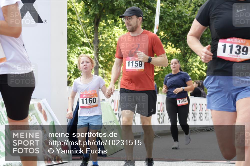 06.09.2026 - CURREX Alsterlauf Yannick Fuchs http://msf.ph/oto/10231515 06.09.2026 11:57:52 Ziel 1036, 1075, 1084, 1139, 1159, 1160, 1241, 1246, 8090 meine-sportfotos.de