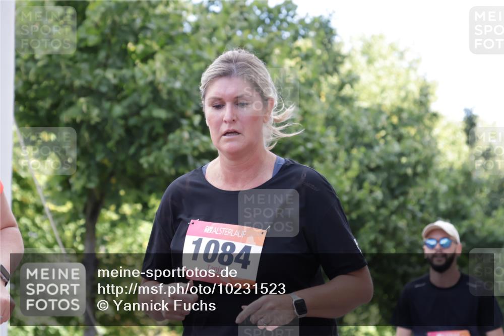 06.09.2026 - CURREX Alsterlauf Yannick Fuchs http://msf.ph/oto/10231523 06.09.2026 11:57:56 Ziel 1036, 1075, 1084, 1139, 1159, 1160, 1241, 8090 meine-sportfotos.de