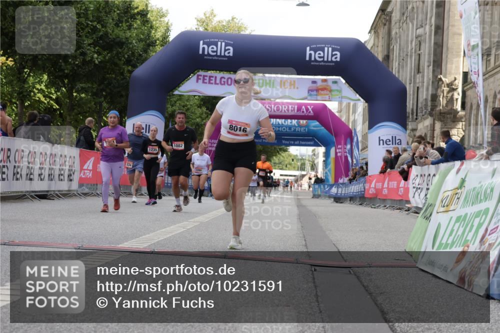 06.09.2026 - CURREX Alsterlauf Yannick Fuchs http://msf.ph/oto/10231591 06.09.2026 11:58:29 Ziel 1082, 1182, 1306, 1314, 8016 meine-sportfotos.de