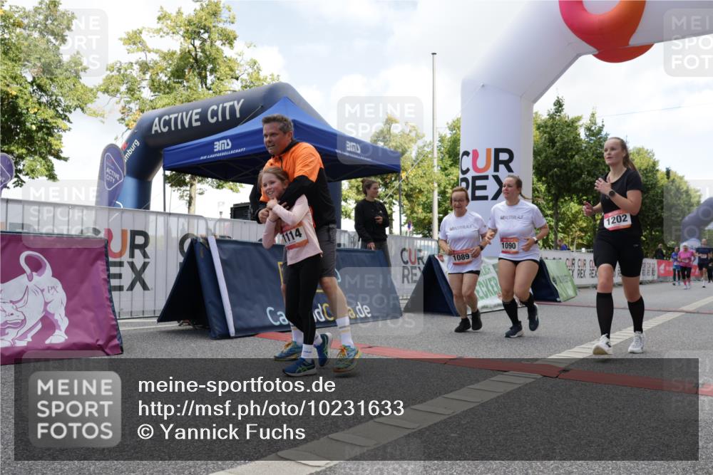 06.09.2026 - CURREX Alsterlauf Yannick Fuchs http://msf.ph/oto/10231633 06.09.2026 11:58:41 Ziel 1001, 1082, 1089, 1090, 1114, 1115, 1202, 1235, 1314, 1334, 8137 meine-sportfotos.de