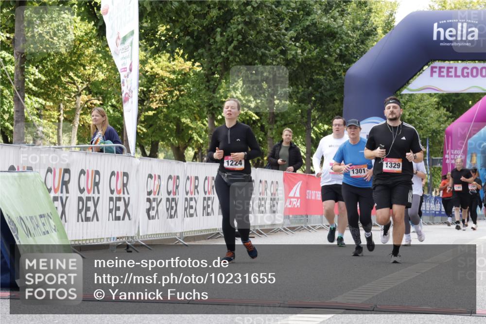 06.09.2026 - CURREX Alsterlauf Yannick Fuchs http://msf.ph/oto/10231655 06.09.2026 11:58:50 Ziel 1001, 1224, 1301, 1329, 1347, 4444, 8046, 8137 meine-sportfotos.de