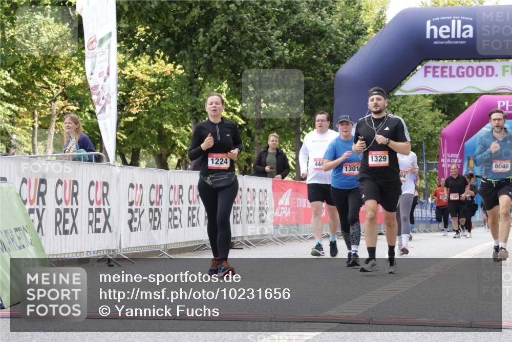 06.09.2026 - CURREX Alsterlauf Yannick Fuchs http://msf.ph/oto/10231656 06.09.2026 11:58:50 Ziel 1001, 1224, 1301, 1329, 1347, 4444, 8046, 8137 meine-sportfotos.de