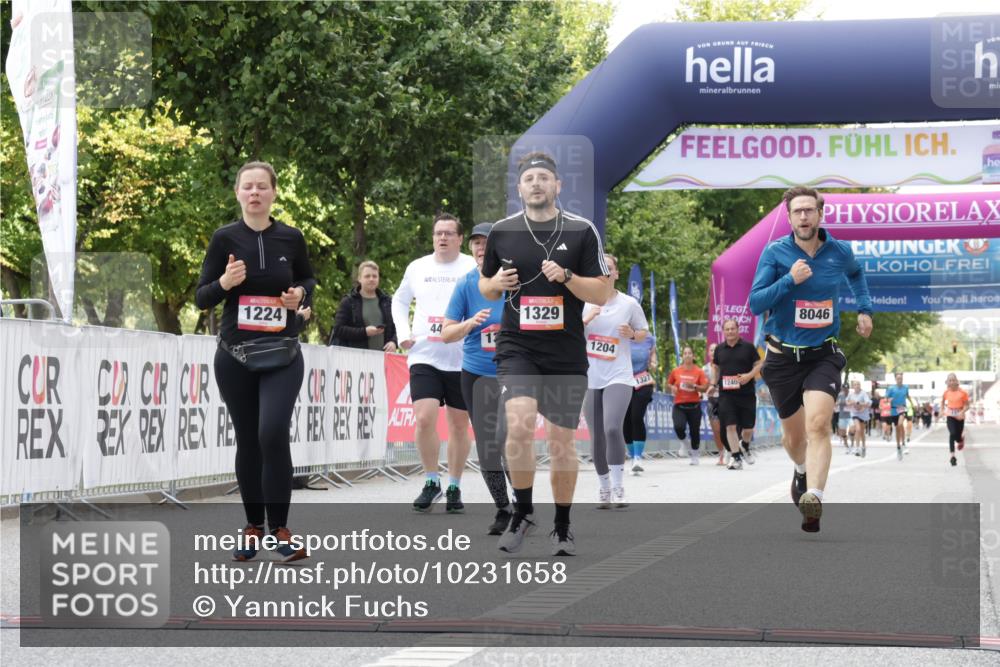 06.09.2026 - CURREX Alsterlauf Yannick Fuchs http://msf.ph/oto/10231658 06.09.2026 11:58:50 Ziel 1001, 1224, 1301, 1329, 1347, 4444, 8046, 8137 meine-sportfotos.de