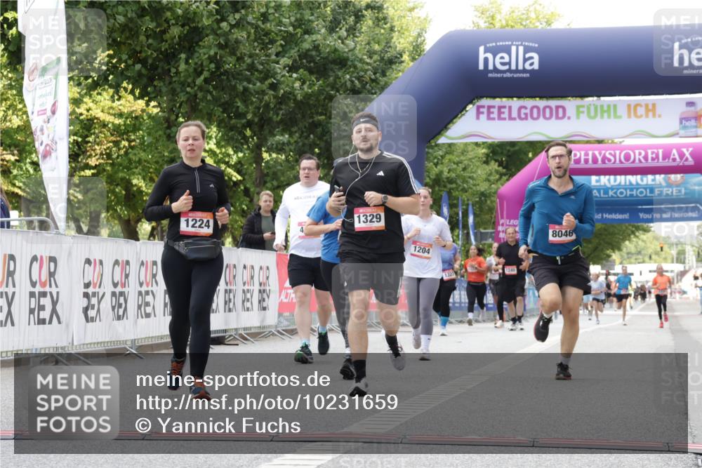06.09.2026 - CURREX Alsterlauf Yannick Fuchs http://msf.ph/oto/10231659 06.09.2026 11:58:51 Ziel 1001, 1224, 1301, 1329, 1347, 4444, 8046, 8137 meine-sportfotos.de