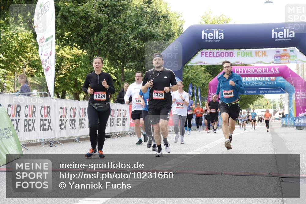 06.09.2026 - CURREX Alsterlauf Yannick Fuchs http://msf.ph/oto/10231660 06.09.2026 11:58:51 Ziel 1001, 1224, 1301, 1329, 1347, 4444, 8046, 8137 meine-sportfotos.de