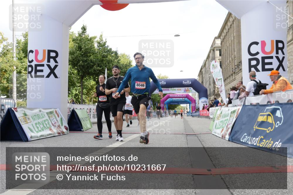 06.09.2026 - CURREX Alsterlauf Yannick Fuchs http://msf.ph/oto/10231667 06.09.2026 11:58:53 Ziel 1224, 1301, 1329, 1347, 4444, 8046, 8137 meine-sportfotos.de