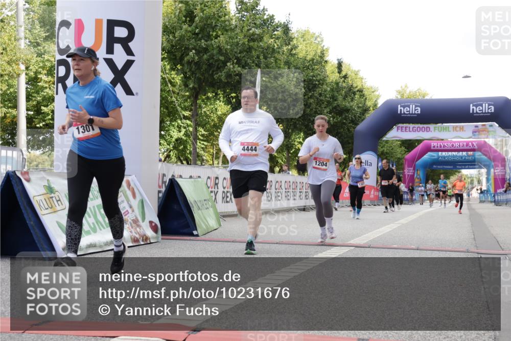 06.09.2026 - CURREX Alsterlauf Yannick Fuchs http://msf.ph/oto/10231676 06.09.2026 11:58:56 Ziel 1111, 1224, 1301, 1327, 1329, 4444, 8046 meine-sportfotos.de