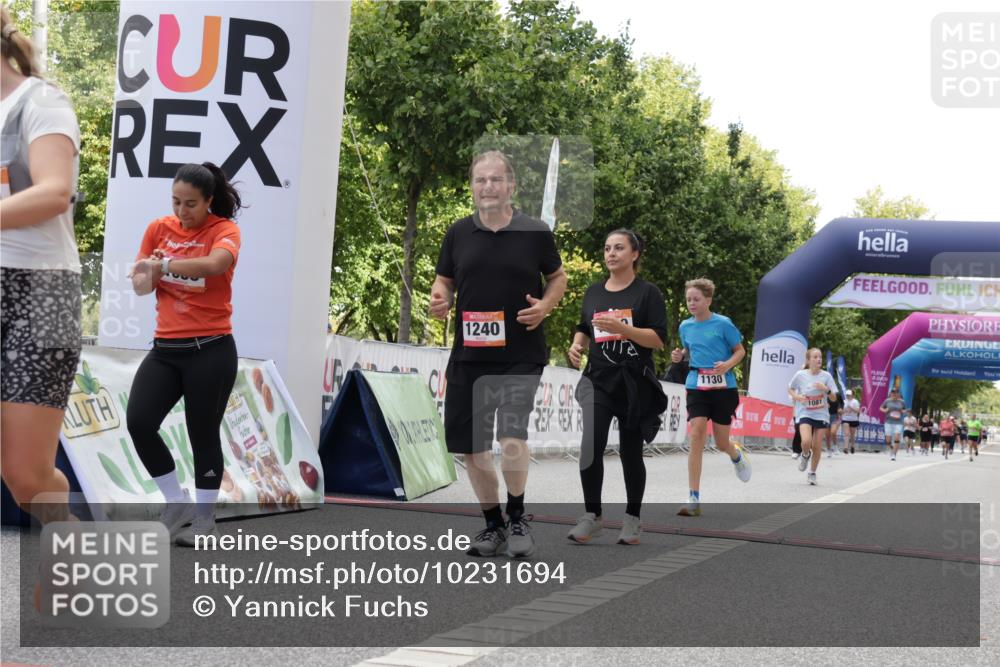 06.09.2026 - CURREX Alsterlauf Yannick Fuchs http://msf.ph/oto/10231694 06.09.2026 11:59:04 Ziel 1081, 1111, 1130, 1200, 1240, 1327, 1333, 8070 meine-sportfotos.de