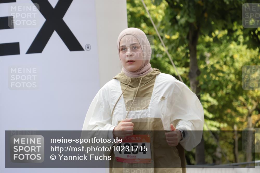 06.09.2026 - CURREX Alsterlauf Yannick Fuchs http://msf.ph/oto/10231715 06.09.2026 11:59:13 Ziel 1081, 1254, 1304 meine-sportfotos.de