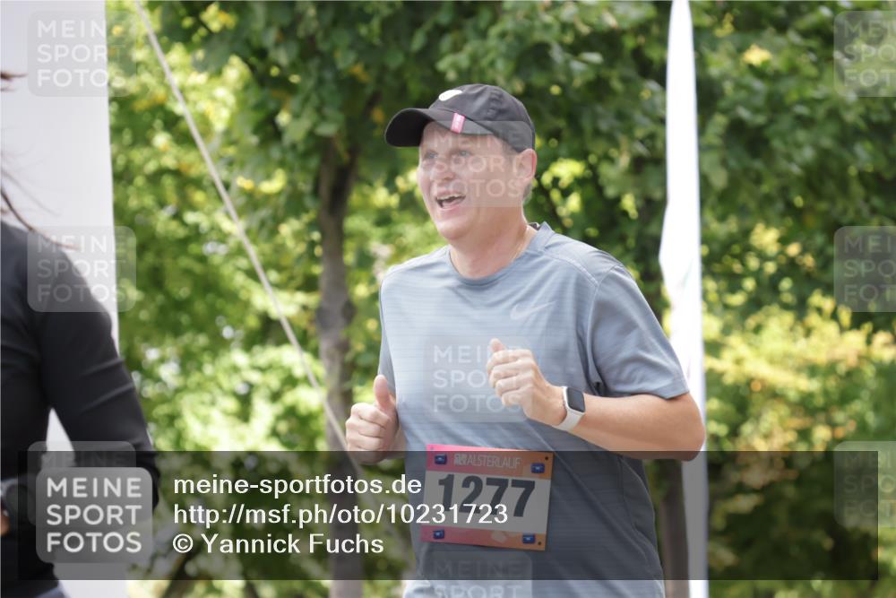 06.09.2026 - CURREX Alsterlauf Yannick Fuchs http://msf.ph/oto/10231723 06.09.2026 11:59:16 Ziel 1037, 1038, 1254, 1304, 1330 meine-sportfotos.de