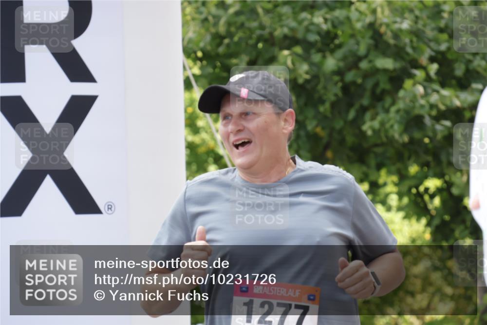 06.09.2026 - CURREX Alsterlauf Yannick Fuchs http://msf.ph/oto/10231726 06.09.2026 11:59:17 Ziel 1037, 1038, 1254, 1304, 1330 meine-sportfotos.de