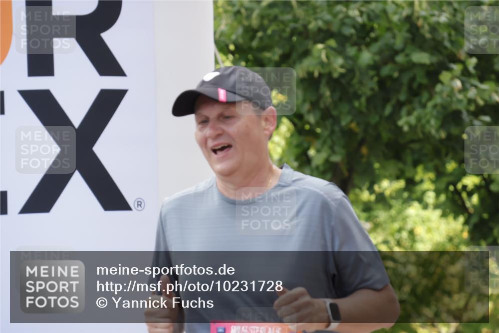 06.09.2026 - CURREX Alsterlauf Yannick Fuchs http://msf.ph/oto/10231728 06.09.2026 11:59:17 Ziel 1037, 1038, 1254, 1304, 1330 meine-sportfotos.de