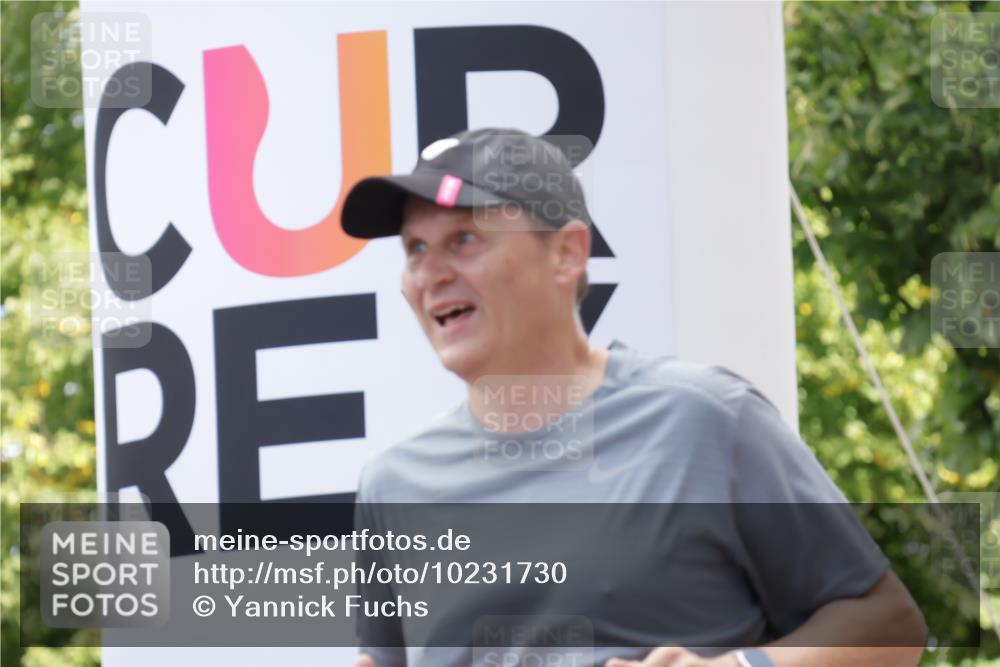 06.09.2026 - CURREX Alsterlauf Yannick Fuchs http://msf.ph/oto/10231730 06.09.2026 11:59:17 Ziel 1037, 1038, 1254, 1304, 1330 meine-sportfotos.de