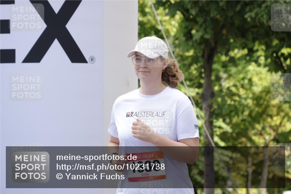 06.09.2026 - CURREX Alsterlauf Yannick Fuchs http://msf.ph/oto/10231738 06.09.2026 11:59:19 Ziel 1037, 1038, 1254, 1304, 1330 meine-sportfotos.de