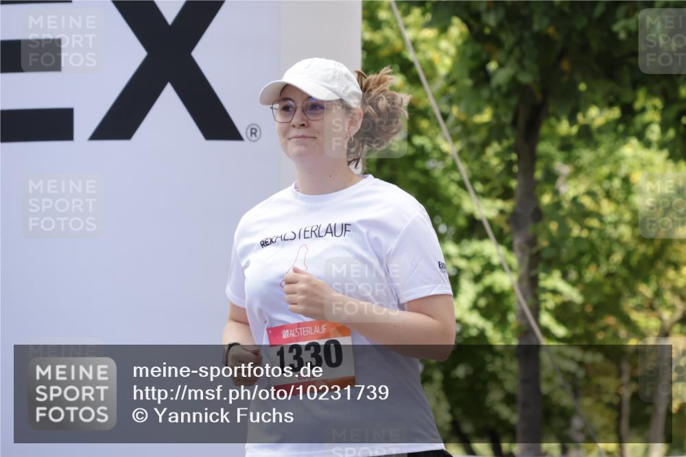06.09.2026 - CURREX Alsterlauf Yannick Fuchs http://msf.ph/oto/10231739 06.09.2026 11:59:20 Ziel 1037, 1038, 1254, 1291, 1304, 1330 meine-sportfotos.de