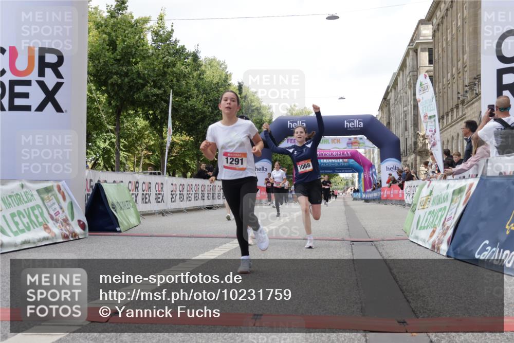 06.09.2026 - CURREX Alsterlauf Yannick Fuchs http://msf.ph/oto/10231759 06.09.2026 11:59:26 Ziel 1037, 1038, 1068, 1069, 1173, 1261, 1291, 1330 meine-sportfotos.de