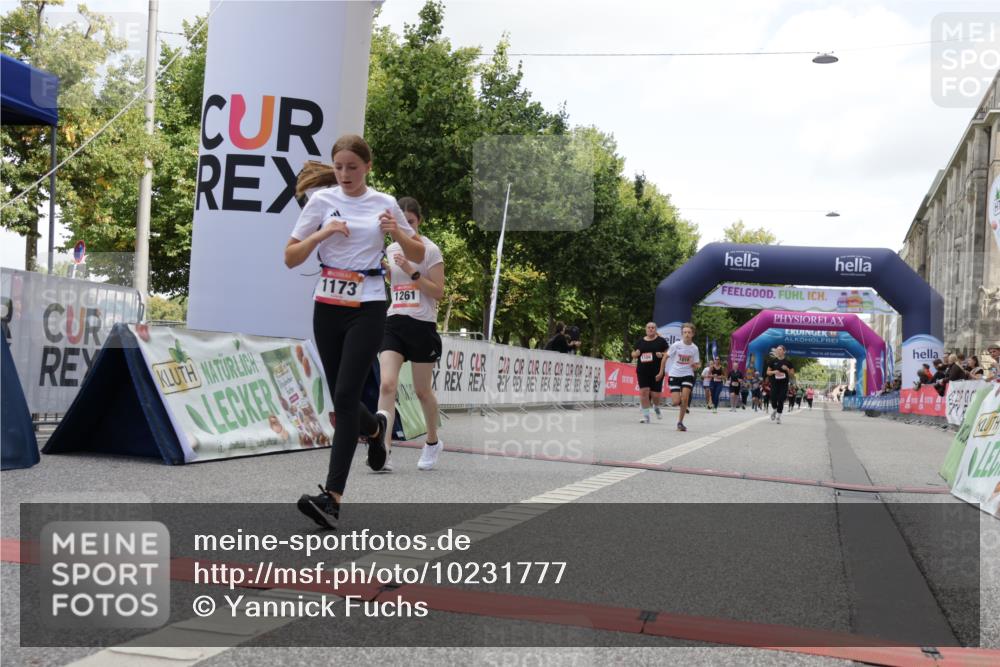 06.09.2026 - CURREX Alsterlauf Yannick Fuchs http://msf.ph/oto/10231777 06.09.2026 11:59:30 Ziel 1018, 1068, 1069, 1108, 1173, 1261, 1291 meine-sportfotos.de
