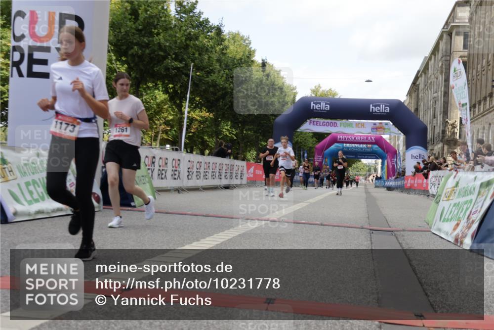 06.09.2026 - CURREX Alsterlauf Yannick Fuchs http://msf.ph/oto/10231778 06.09.2026 11:59:30 Ziel 1018, 1068, 1069, 1108, 1173, 1261, 1291 meine-sportfotos.de
