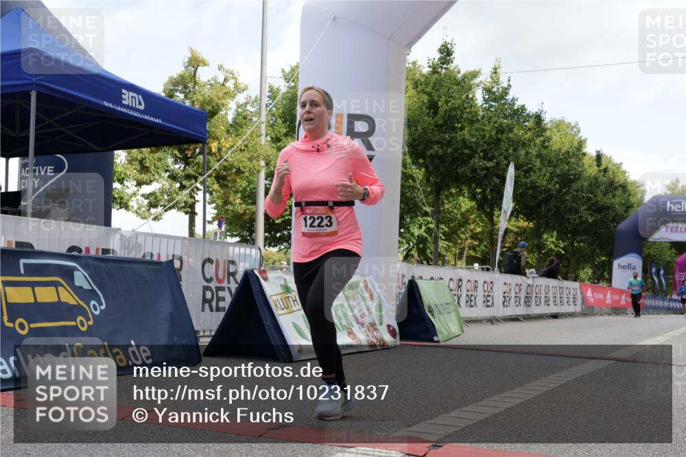 06.09.2026 - CURREX Alsterlauf Yannick Fuchs http://msf.ph/oto/10231837 06.09.2026 12:00:00 Ziel 1076, 1124, 1223, 1247, 1323, 1340 meine-sportfotos.de