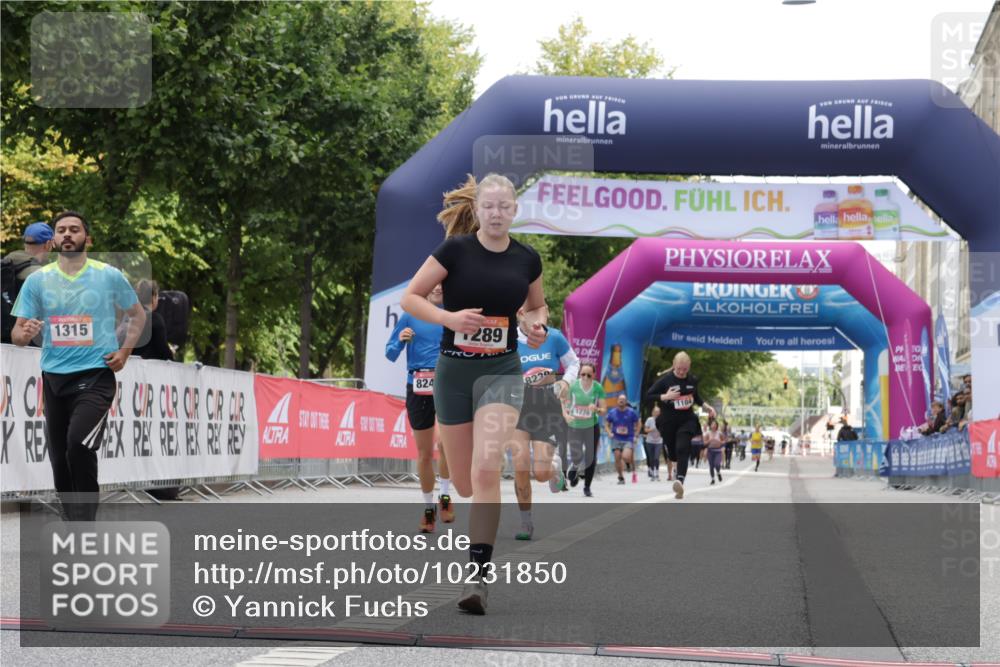 06.09.2026 - CURREX Alsterlauf Yannick Fuchs http://msf.ph/oto/10231850 06.09.2026 12:00:06 Ziel 1104, 1289, 1315, 8239, 8240 meine-sportfotos.de