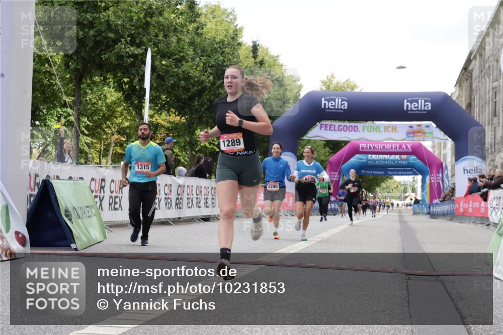 06.09.2026 - CURREX Alsterlauf Yannick Fuchs http://msf.ph/oto/10231853 06.09.2026 12:00:07 Ziel 1104, 1289, 1315, 8239, 8240 meine-sportfotos.de