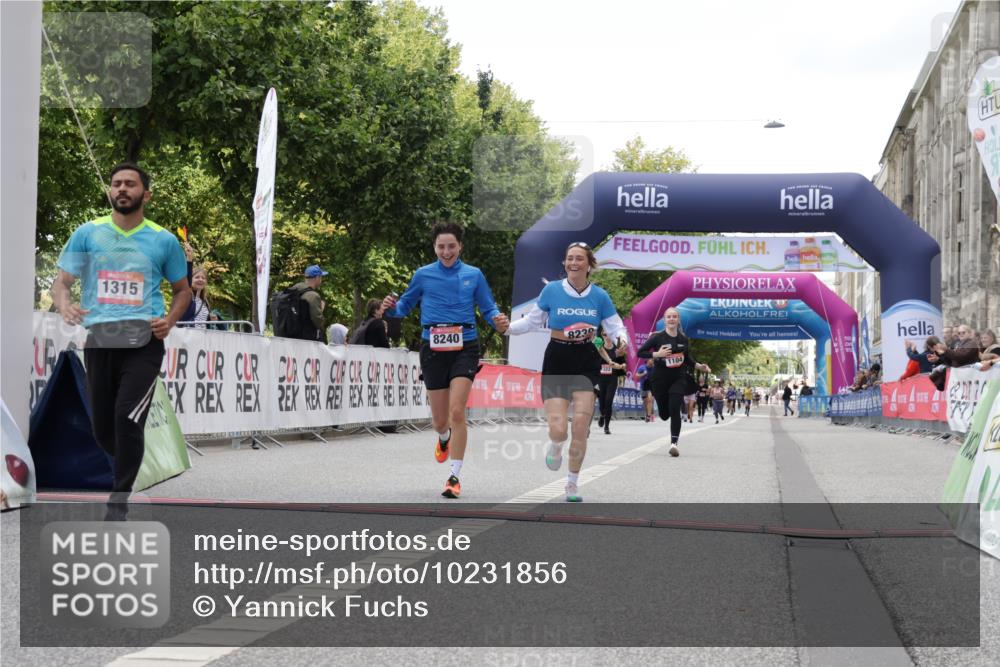 06.09.2026 - CURREX Alsterlauf Yannick Fuchs http://msf.ph/oto/10231856 06.09.2026 12:00:09 Ziel 1104, 1276, 1289, 1315, 1322, 8239, 8240 meine-sportfotos.de