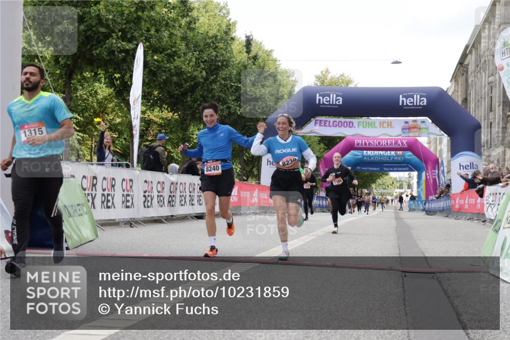 06.09.2026 - CURREX Alsterlauf Yannick Fuchs http://msf.ph/oto/10231859 06.09.2026 12:00:09 Ziel 1104, 1276, 1289, 1315, 1322, 8239, 8240 meine-sportfotos.de
