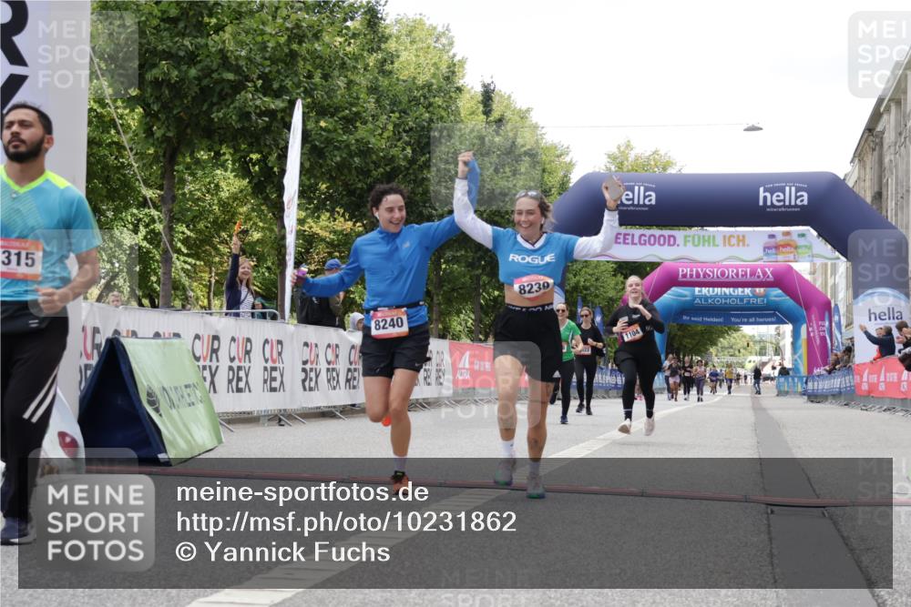 06.09.2026 - CURREX Alsterlauf Yannick Fuchs http://msf.ph/oto/10231862 06.09.2026 12:00:10 Ziel 1104, 1276, 1289, 1315, 1322, 8239, 8240 meine-sportfotos.de