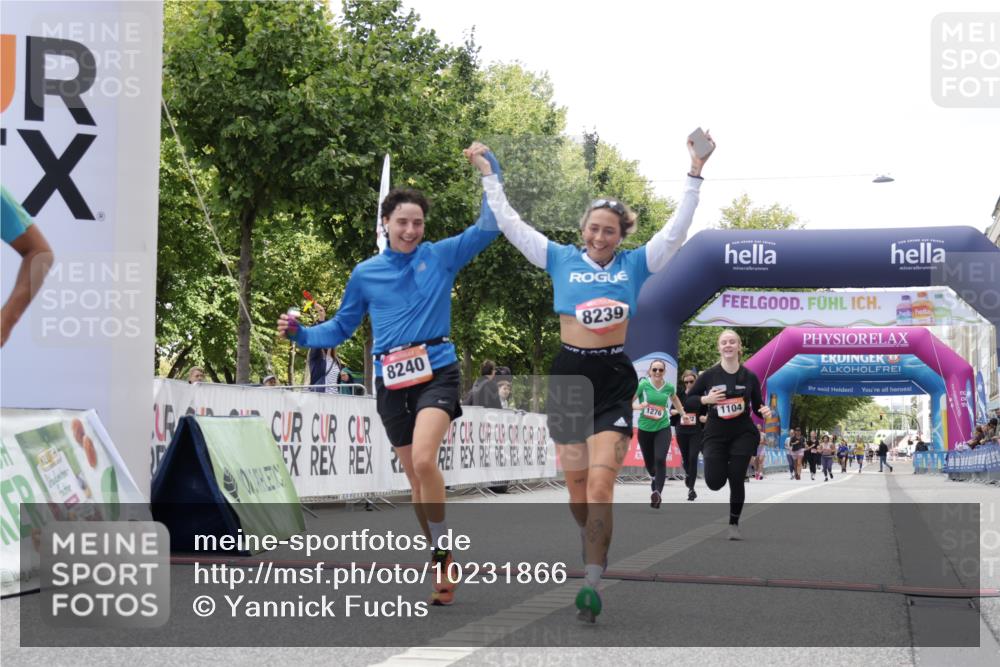 06.09.2026 - CURREX Alsterlauf Yannick Fuchs http://msf.ph/oto/10231866 06.09.2026 12:00:10 Ziel 1104, 1276, 1289, 1315, 1322, 8239, 8240 meine-sportfotos.de