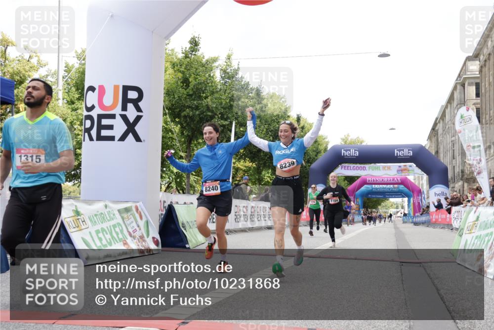 06.09.2026 - CURREX Alsterlauf Yannick Fuchs http://msf.ph/oto/10231868 06.09.2026 12:00:10 Ziel 1104, 1276, 1289, 1315, 1322, 8239, 8240 meine-sportfotos.de