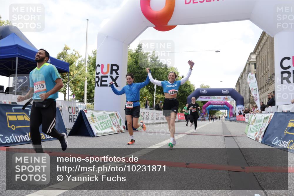 06.09.2026 - CURREX Alsterlauf Yannick Fuchs http://msf.ph/oto/10231871 06.09.2026 12:00:11 Ziel 1104, 1276, 1289, 1315, 1322, 8239, 8240 meine-sportfotos.de