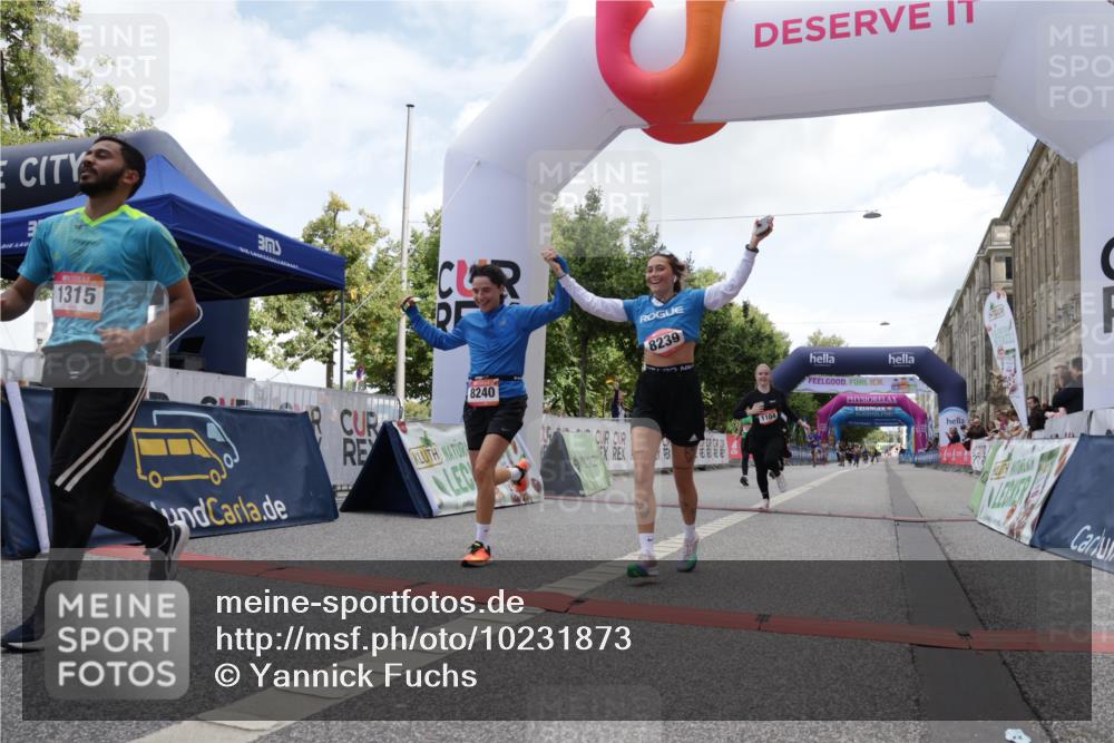 06.09.2026 - CURREX Alsterlauf Yannick Fuchs http://msf.ph/oto/10231873 06.09.2026 12:00:11 Ziel 1104, 1276, 1289, 1315, 1322, 8239, 8240 meine-sportfotos.de