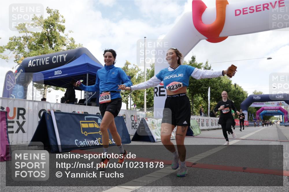 06.09.2026 - CURREX Alsterlauf Yannick Fuchs http://msf.ph/oto/10231878 06.09.2026 12:00:12 Ziel 1104, 1276, 1289, 1315, 1322, 8239, 8240 meine-sportfotos.de