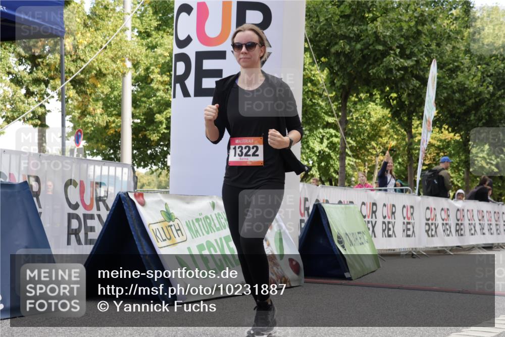 06.09.2026 - CURREX Alsterlauf Yannick Fuchs http://msf.ph/oto/10231887 06.09.2026 12:00:15 Ziel 1104, 1276, 1315, 1322, 8239, 8240 meine-sportfotos.de