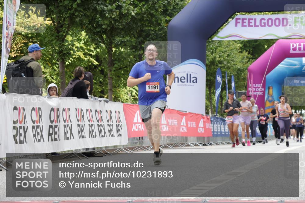06.09.2026 - CURREX Alsterlauf Yannick Fuchs http://msf.ph/oto/10231893 06.09.2026 12:00:18 Ziel 1104, 1191, 1276, 1322 meine-sportfotos.de