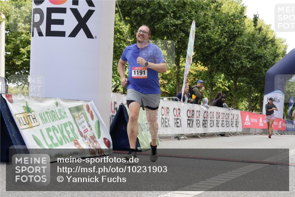 06.09.2026 - CURREX Alsterlauf Yannick Fuchs http://msf.ph/oto/10231903 06.09.2026 12:00:22 Ziel 1191, 1325 meine-sportfotos.de