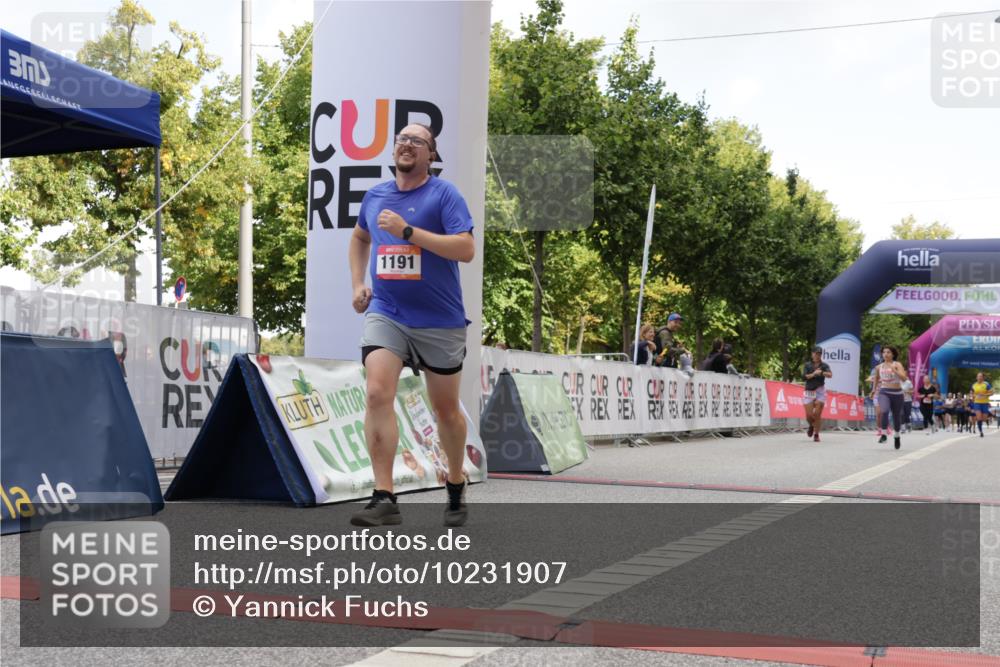 06.09.2026 - CURREX Alsterlauf Yannick Fuchs http://msf.ph/oto/10231907 06.09.2026 12:00:23 Ziel 1191, 1325, 1332 meine-sportfotos.de