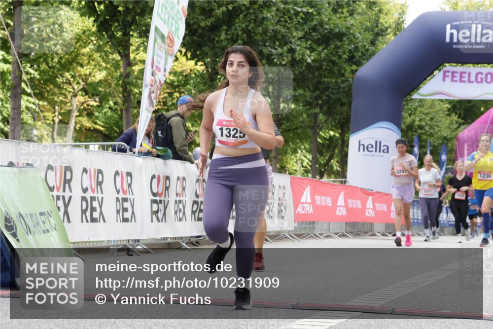 06.09.2026 - CURREX Alsterlauf Yannick Fuchs http://msf.ph/oto/10231909 06.09.2026 12:00:26 Ziel 1191, 1238, 1325, 1332 meine-sportfotos.de