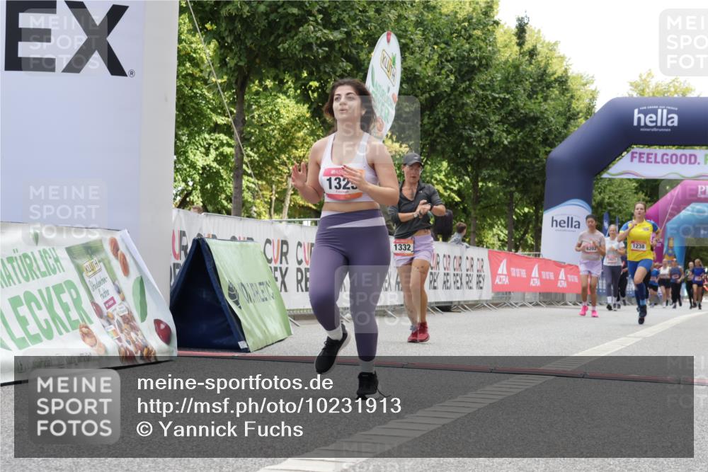 06.09.2026 - CURREX Alsterlauf Yannick Fuchs http://msf.ph/oto/10231913 06.09.2026 12:00:26 Ziel 1191, 1238, 1325, 1332 meine-sportfotos.de