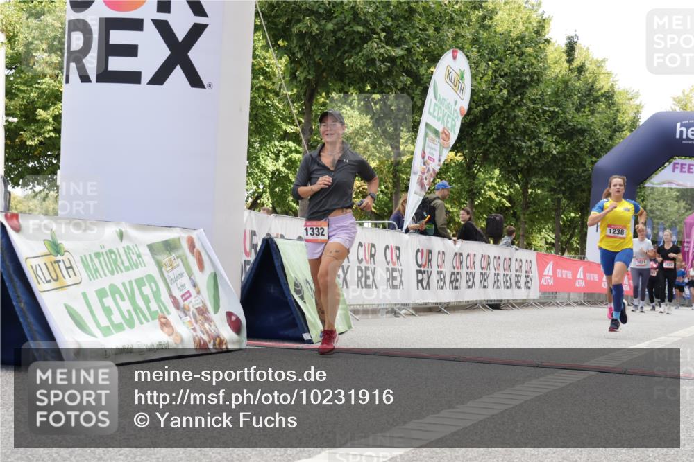06.09.2026 - CURREX Alsterlauf Yannick Fuchs http://msf.ph/oto/10231916 06.09.2026 12:00:28 Ziel 1191, 1238, 1325, 1332 meine-sportfotos.de