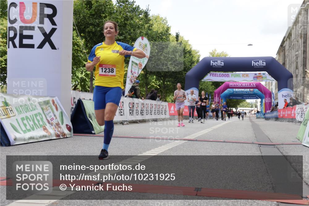 06.09.2026 - CURREX Alsterlauf Yannick Fuchs http://msf.ph/oto/10231925 06.09.2026 12:00:30 Ziel 1238, 1325, 1332, 8202 meine-sportfotos.de