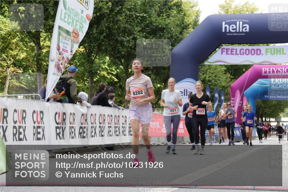 06.09.2026 - CURREX Alsterlauf Yannick Fuchs http://msf.ph/oto/10231926 06.09.2026 12:00:32 Ziel 1238, 1325, 1332, 8202 meine-sportfotos.de