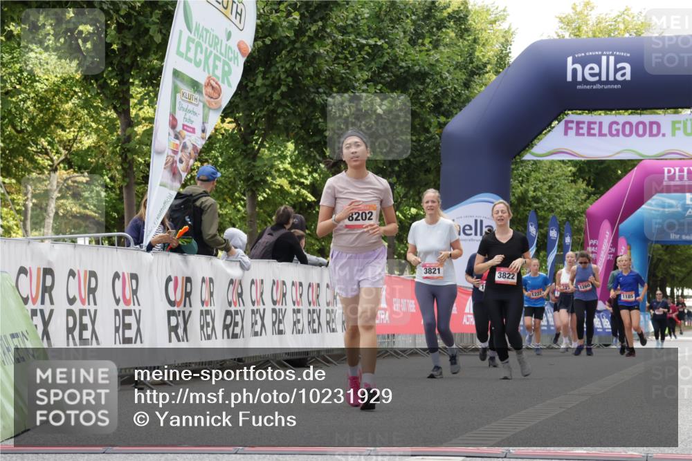 06.09.2026 - CURREX Alsterlauf Yannick Fuchs http://msf.ph/oto/10231929 06.09.2026 12:00:32 Ziel 1238, 1325, 1332, 8202 meine-sportfotos.de
