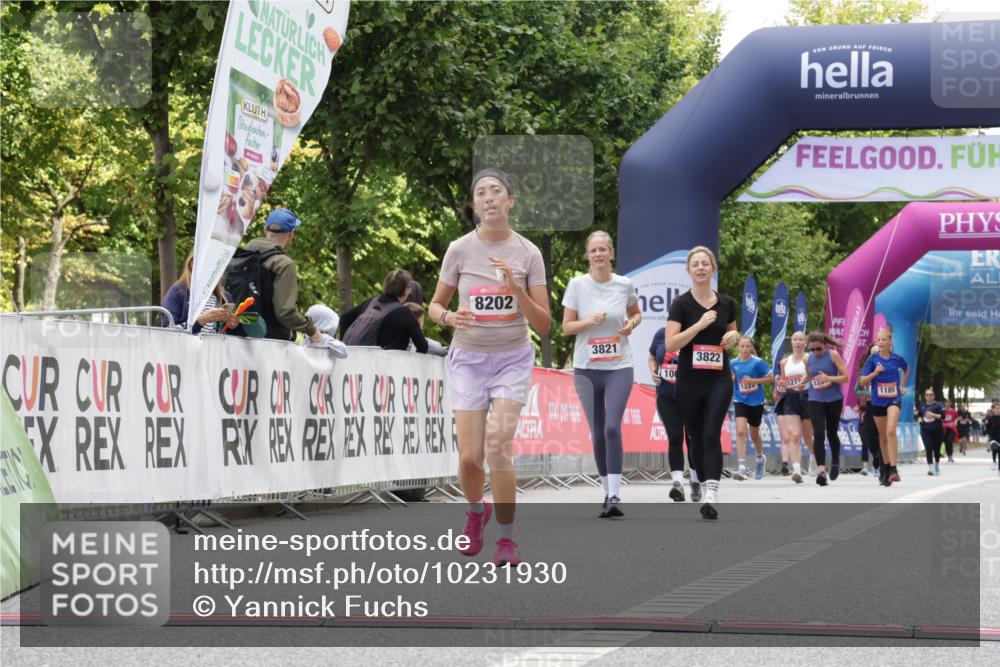 06.09.2026 - CURREX Alsterlauf Yannick Fuchs http://msf.ph/oto/10231930 06.09.2026 12:00:32 Ziel 1238, 1325, 1332, 8202 meine-sportfotos.de