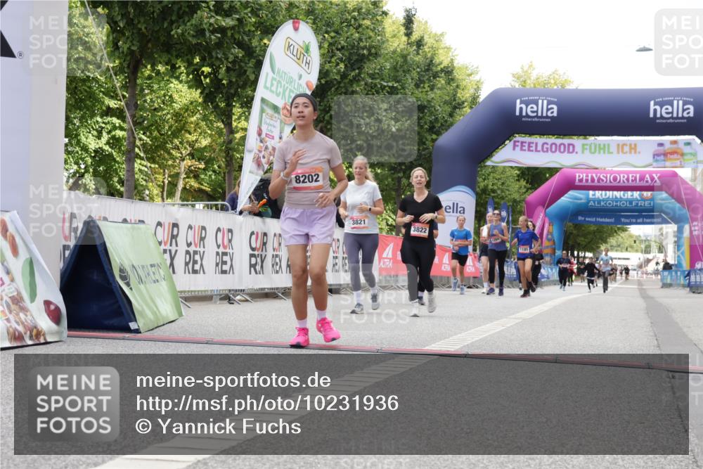 06.09.2026 - CURREX Alsterlauf Yannick Fuchs http://msf.ph/oto/10231936 06.09.2026 12:00:34 Ziel 1061, 1238, 1332, 3821, 3822, 8202 meine-sportfotos.de