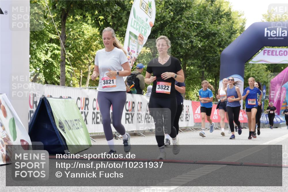 06.09.2026 - CURREX Alsterlauf Yannick Fuchs http://msf.ph/oto/10231937 06.09.2026 12:00:37 Ziel 1061, 1185, 1222, 1231, 1238, 1260, 1272, 3821, 3822, 8202 meine-sportfotos.de