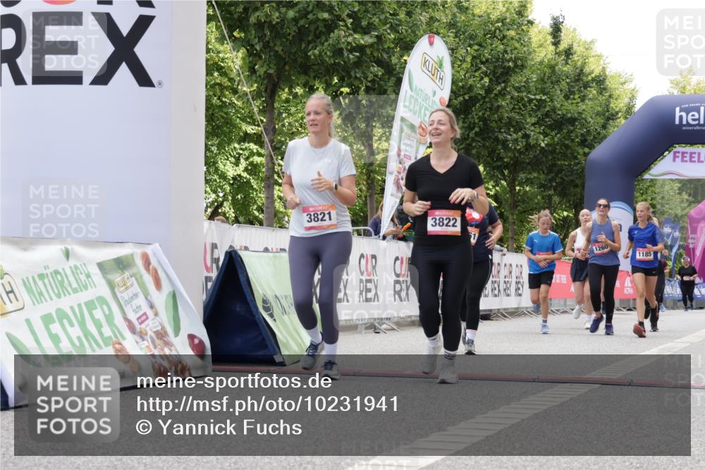 06.09.2026 - CURREX Alsterlauf Yannick Fuchs http://msf.ph/oto/10231941 06.09.2026 12:00:38 Ziel 1061, 1185, 1222, 1231, 1260, 1272, 3821, 3822, 8202 meine-sportfotos.de
