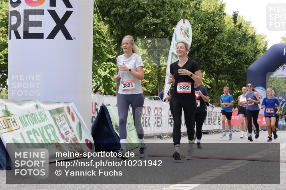06.09.2026 - CURREX Alsterlauf Yannick Fuchs http://msf.ph/oto/10231942 06.09.2026 12:00:38 Ziel 1061, 1185, 1222, 1231, 1260, 1272, 3821, 3822, 8202 meine-sportfotos.de